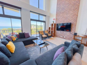 Spacious Ocean View Condo for Groups